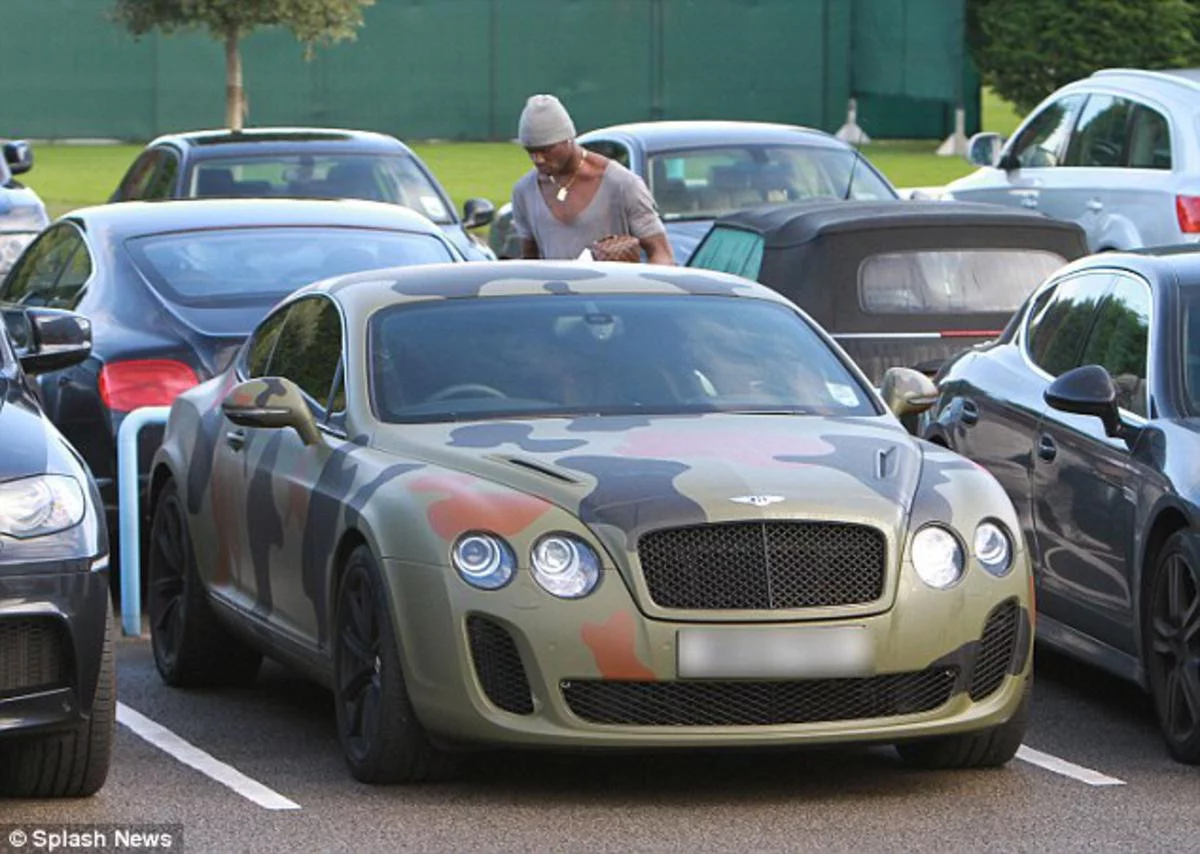post card balotelly bentley.webp